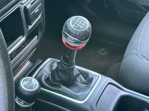 Used 2019 Jeep Wrangler Sport AWD/4WD image 19