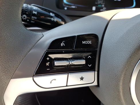 Used 2024 Hyundai Elantra SE image 19