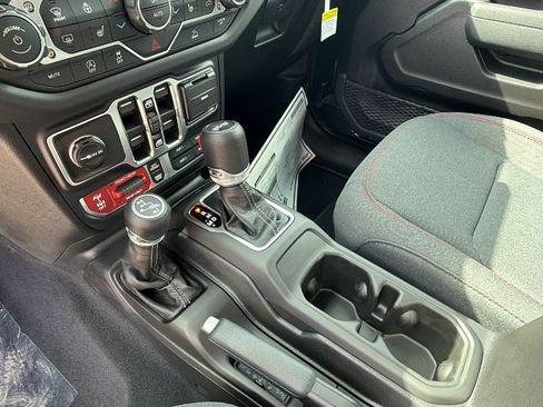 New 2026 Jeep Wrangler Unlimited Rubicon AWD/4WD image 25