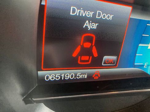 Used 2017 Ford Explorer XLT w/ Equipment Group 202A AWD/4WD image 20