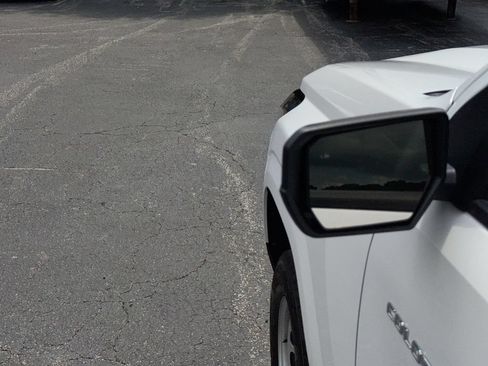 Used 2025 Chevrolet Colorado W/T RWD image 11