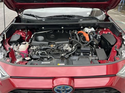 Used 2020 Toyota RAV4 XLE w/ Carpet Mat Package AWD/4WD image 26