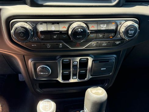 Used 2021 Jeep Wrangler Unlimited Sport AWD/4WD image 23
