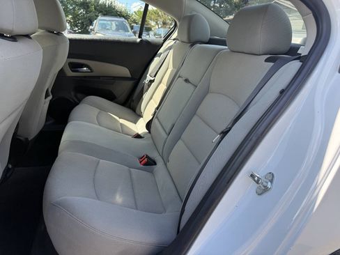 Used 2016 Chevrolet Cruze LT w/ Technology Package FWD image 11