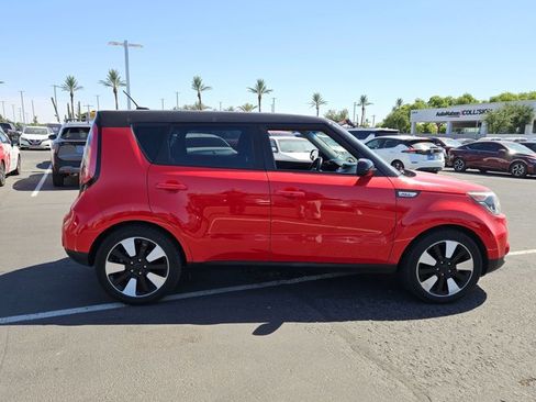 Used 2018 Kia Soul + FWD image 3