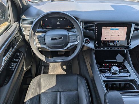 Used 2024 Jeep Wagoneer L Series II w/ Convenience Group I image 19