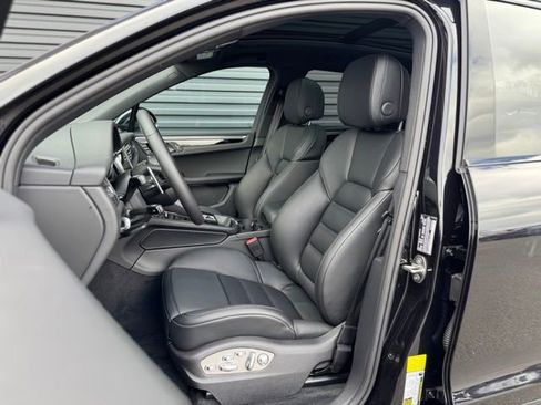New 2026 Porsche Macan image 5