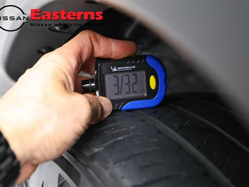 Used 2025 Nissan Pathfinder SV FWD image 29