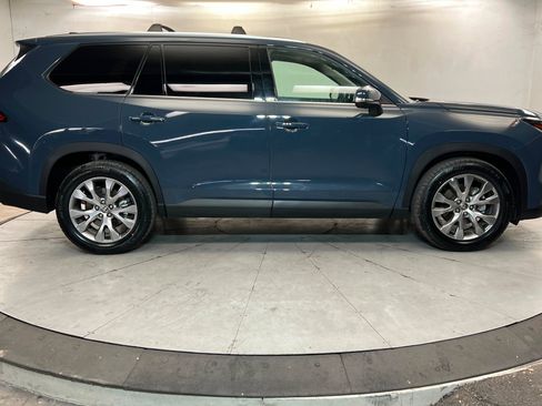 Used 2024 Toyota Grand Highlander Limited AWD/4WD image 7