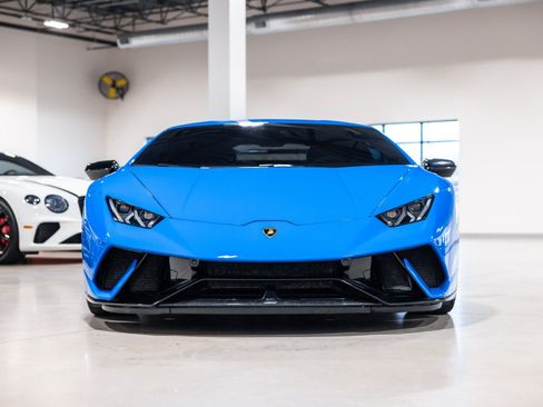 Used 2018 Lamborghini Huracan Performante AWD/4WD image 2
