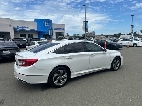 Used 2018 Honda Accord EX image 3