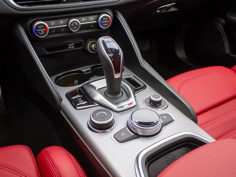 New 2025 Alfa Romeo Giulia AWD image 21