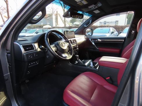 Used 2023 Lexus GX 460 Premium image 2