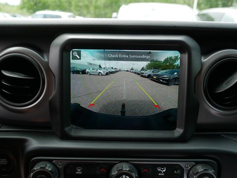 Used 2021 Jeep Gladiator Sport AWD/4WD image 27