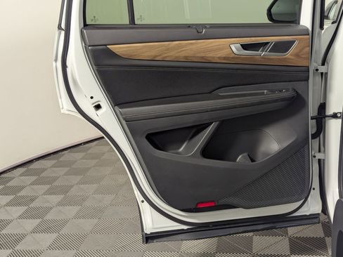 Used 2024 Volkswagen Atlas SE image 52