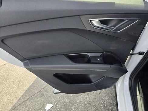 Used 2023 Audi Q4 e-tron Premium Plus w/ Premium Plus image 19