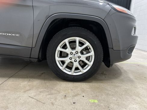 Used 2015 Jeep Cherokee Latitude w/ Cold Weather Group image 13