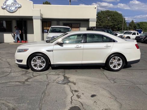 Used 2014 Ford Taurus SEL w/ Equipment Group 201A FWD image 17