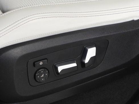 Used 2023 BMW X5 xDrive40i w/ M Sport Package image 23