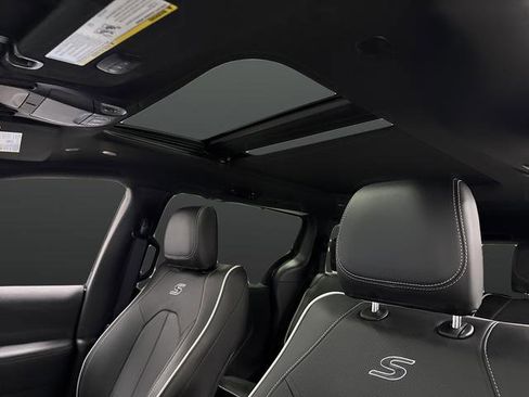 New 2026 Chrysler Pacifica Limited w/ S Appearance Package image 7