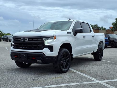 Used 2026 Chevrolet Silverado 1500 LT Trail Boss w/ Convenience Package II AWD/4WD image 3