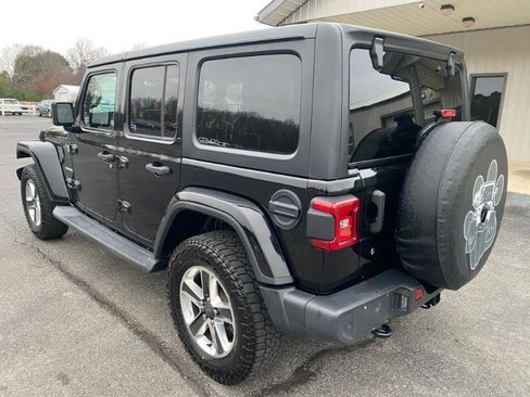Used 2018 Jeep Wrangler Unlimited Sahara AWD/4WD image 3