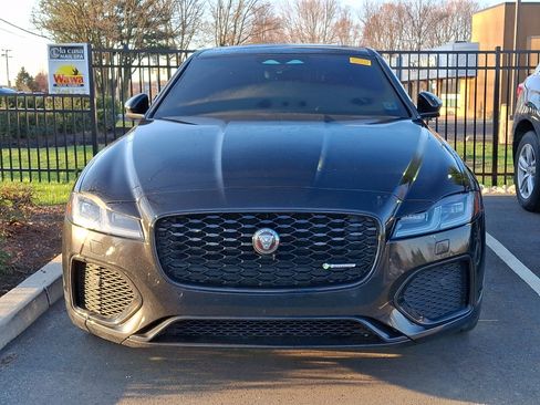 Used 2022 Jaguar XF R-Dynamic SE image 3