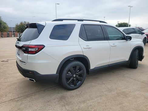 New 2025 Honda Pilot Black Edition image 9