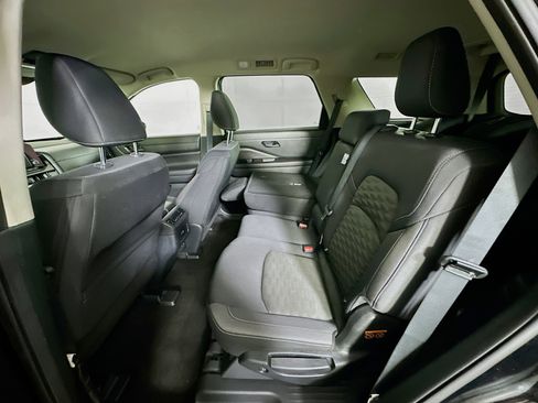 Used 2024 Nissan Pathfinder SV image 27