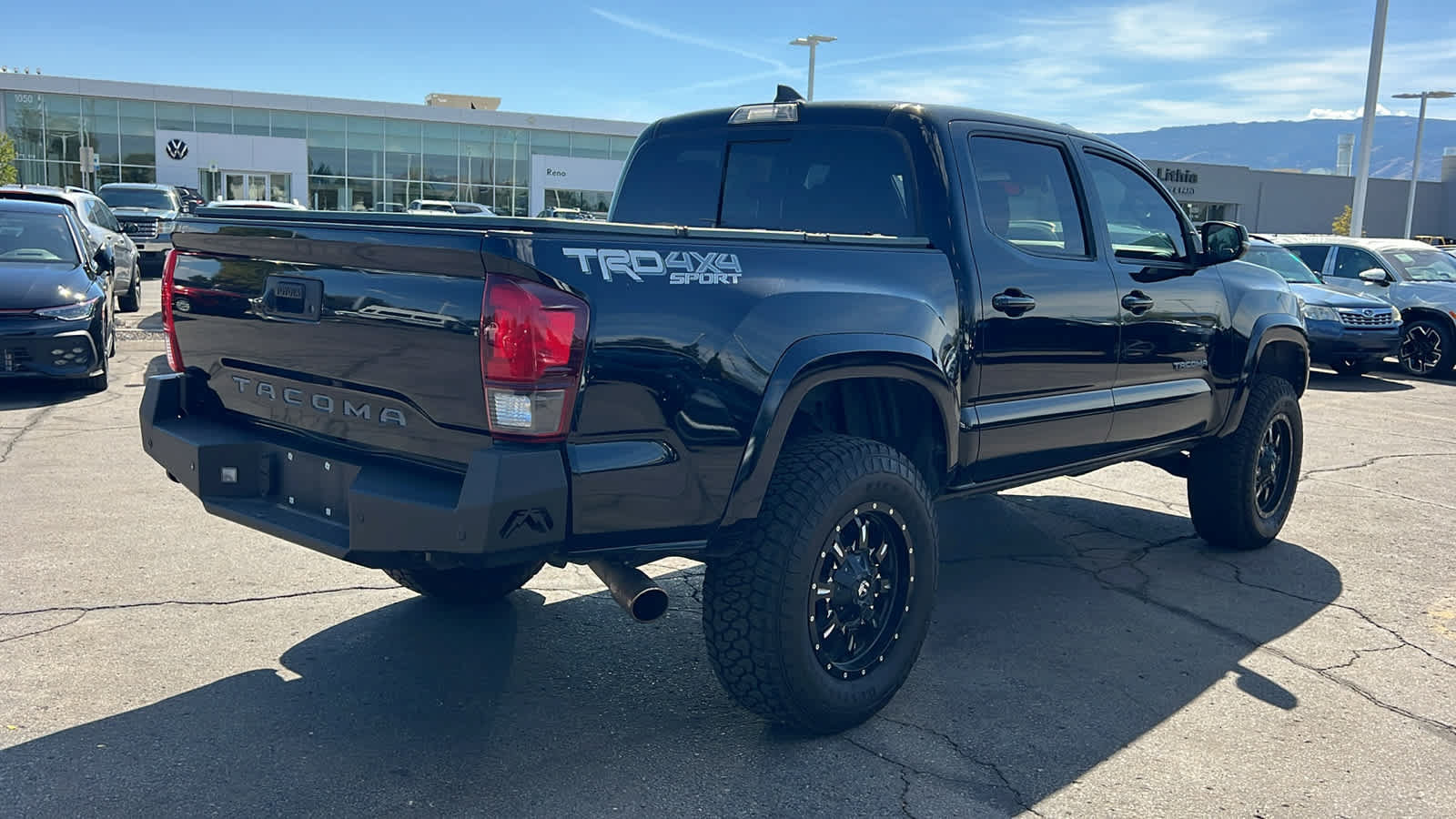 Used 2018 Toyota Tacoma TRD Sport w/ Technology Package AWD/4WD image 5
