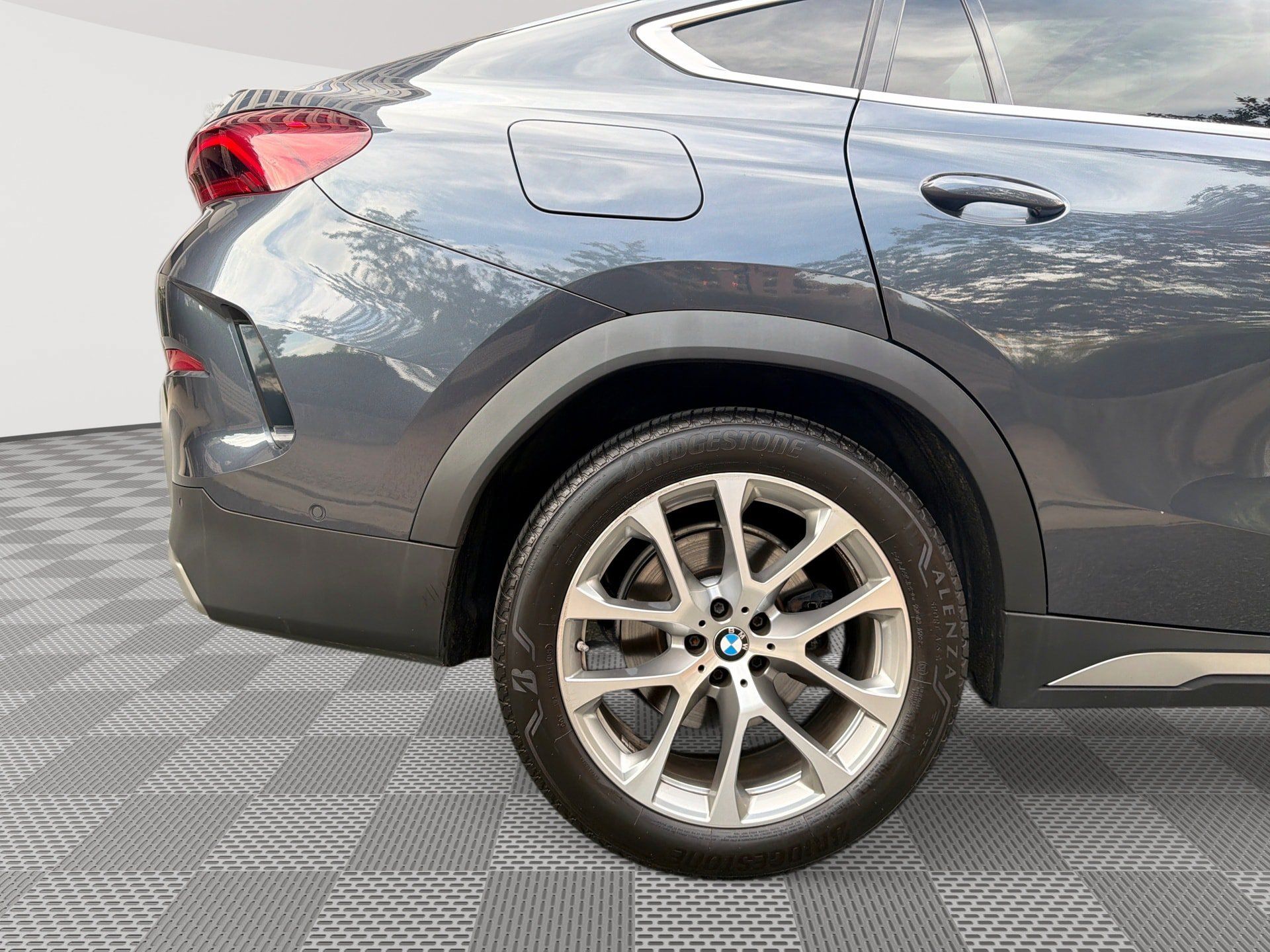 Used 2021 BMW X6 xDrive40i w/ Premium Package 2 AWD/4WD image 29