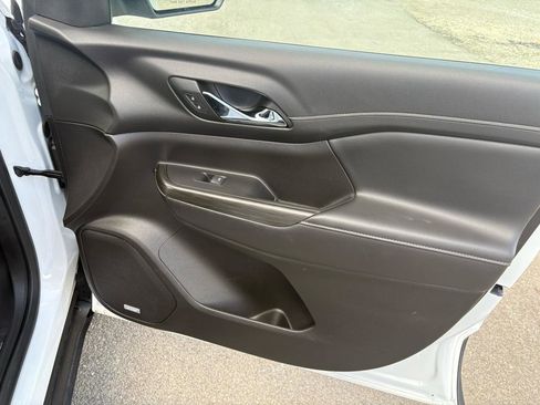 Used 2023 GMC Acadia SLT w/ Technology Package image 42