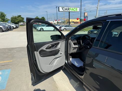 Used 2019 GMC Terrain SLT w/ Preferred Package AWD/4WD image 19