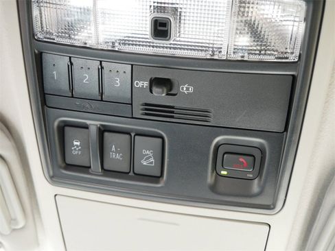 Certified 2024 Toyota 4Runner SR5 Premium image 24