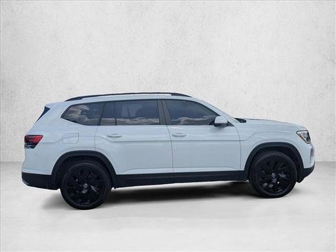 Used 2025 Volkswagen Atlas SE FWD image 4