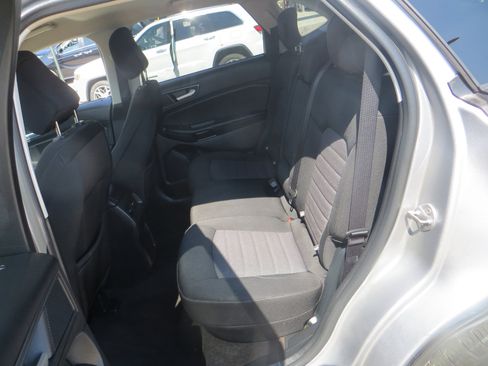 Used 2020 Ford Edge SE image 22