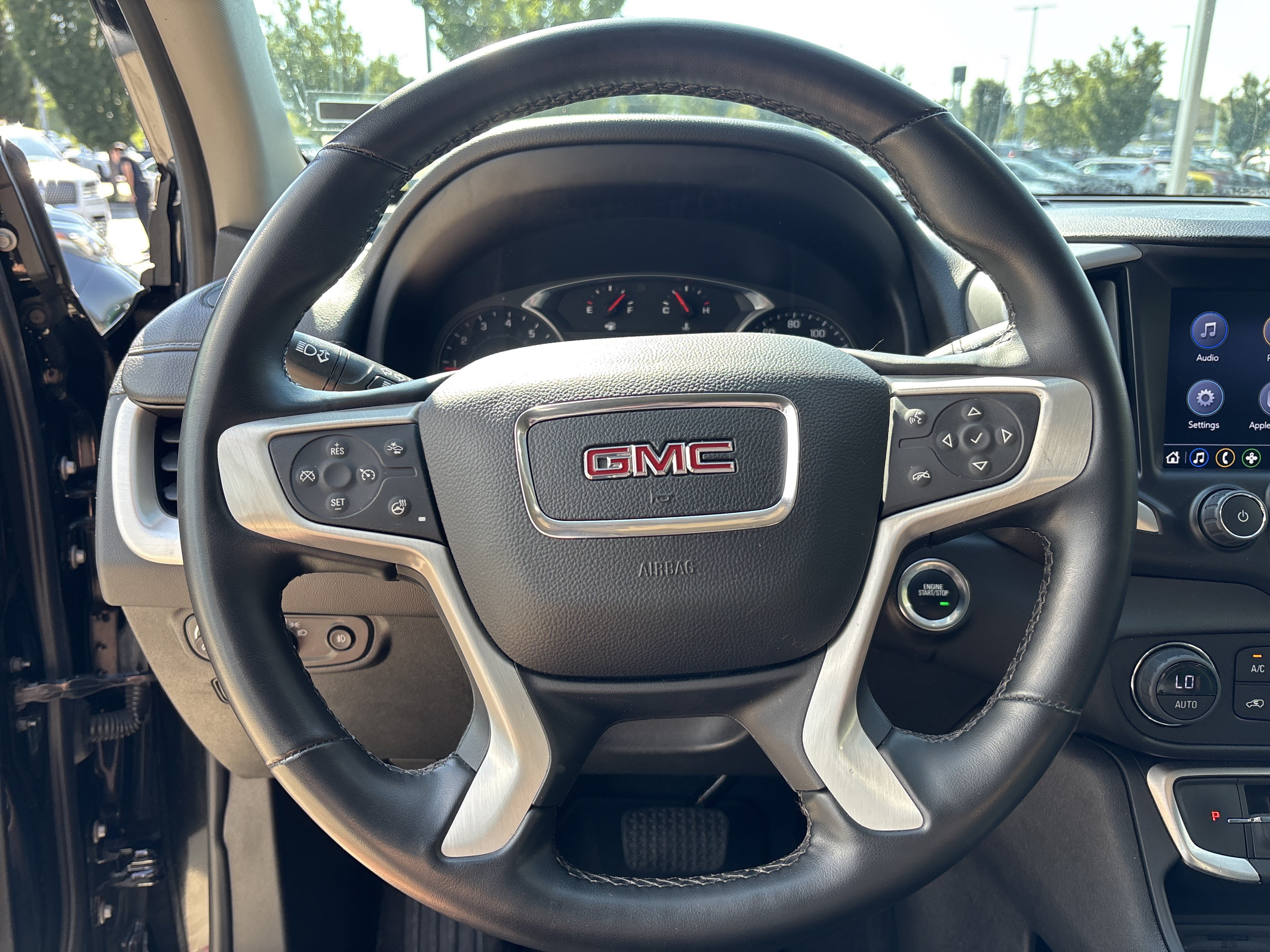 Used 2024 GMC Terrain SLT AWD/4WD image 16