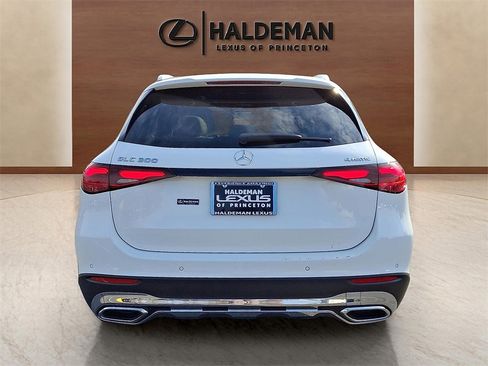 Used 2023 Mercedes-Benz GLC 300 4MATIC image 5