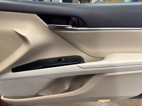 Used 2019 Toyota Camry LE FWD image 25