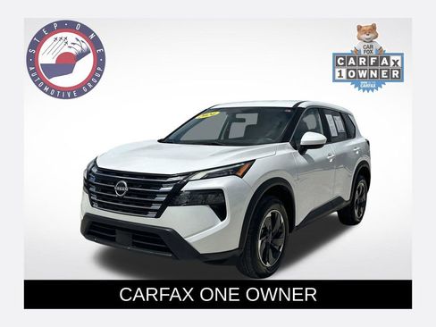 Used 2024 Nissan Rogue SV image 1