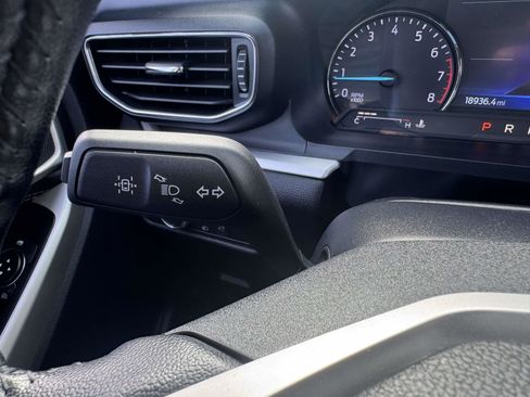 Certified 2022 Ford Explorer XLT w/ Equipment Group 202A image 30