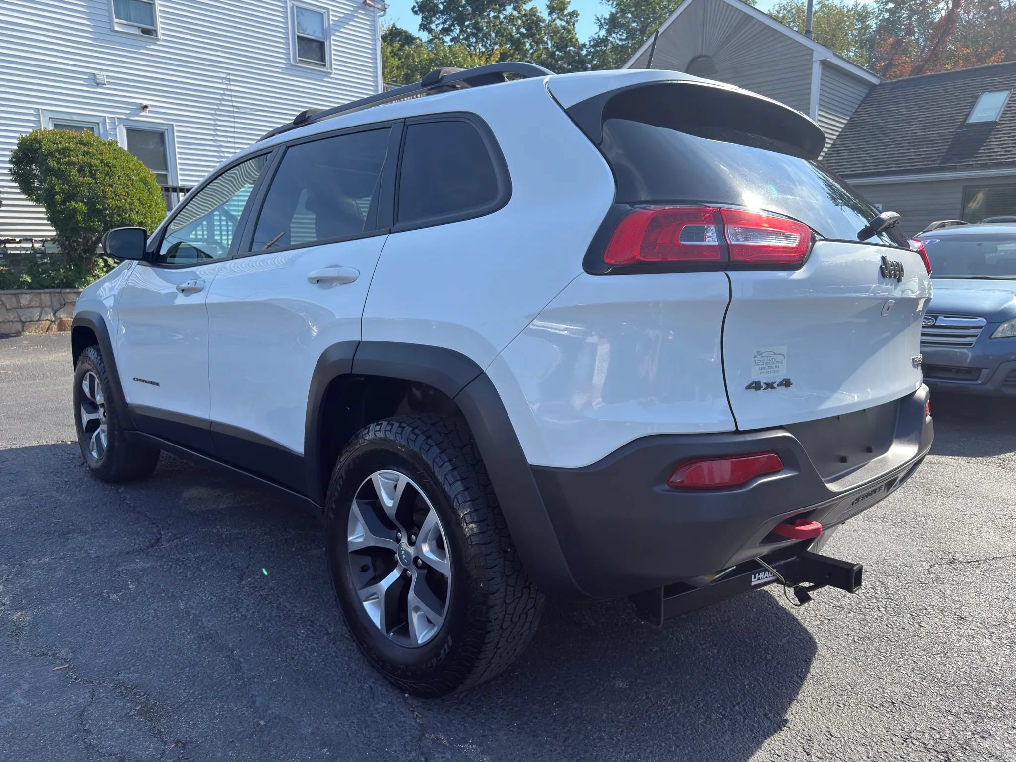 Used 2017 Jeep Cherokee Trailhawk AWD/4WD image 5