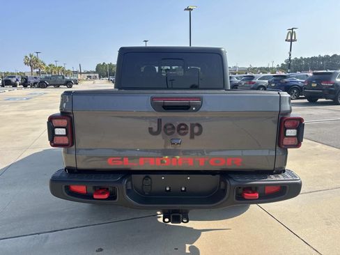 Used 2022 Jeep Gladiator Rubicon w/ LED Lighting Group AWD/4WD image 6