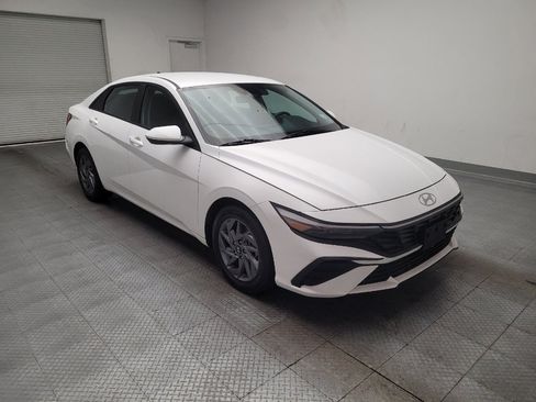 Used 2024 Hyundai Elantra SEL FWD image 13