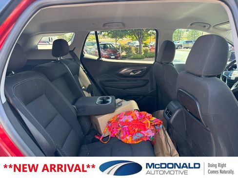 Used 2024 GMC Terrain SLE w/ Elevation Edition AWD/4WD image 8