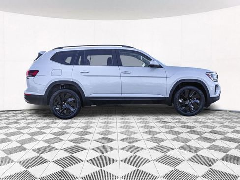 New 2026 Volkswagen Atlas SE image 13