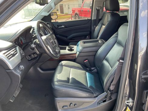 Used 2017 GMC Yukon XL SLE w/ Convenience Package RWD image 9