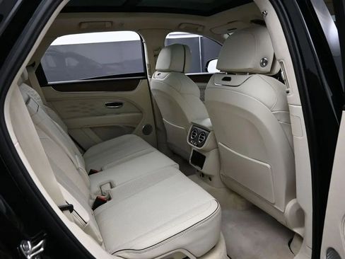 Certified 2024 Bentley Bentayga AWD/4WD image 30