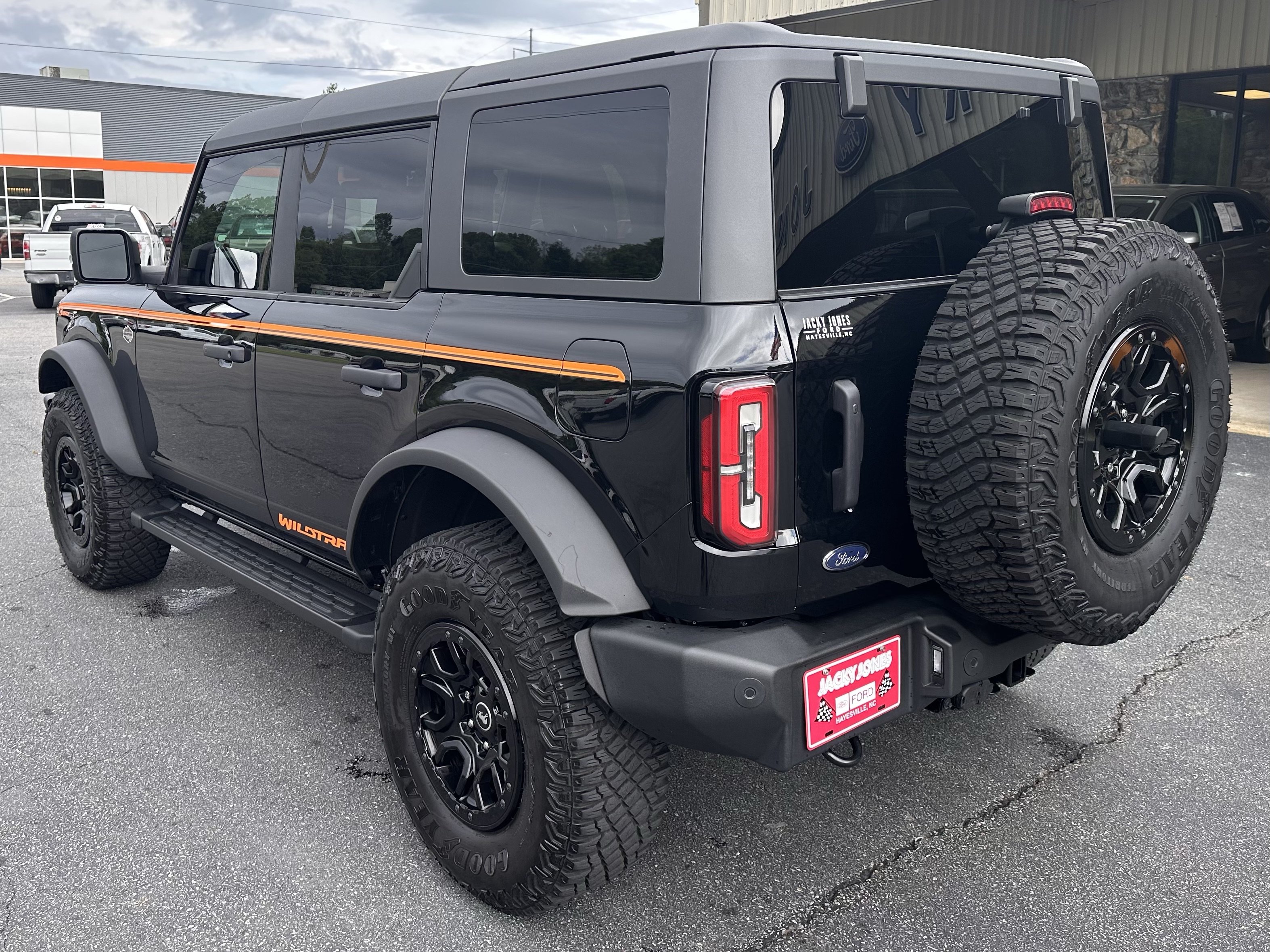 Certified 2024 Ford Bronco Wildtrak AWD/4WD image 8