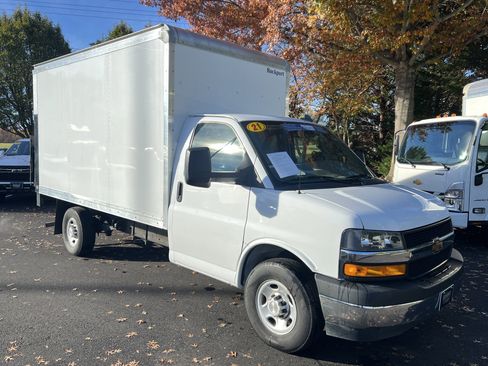 Used 2021 Chevrolet Express 3500 w/ Power Convenience Package image 2
